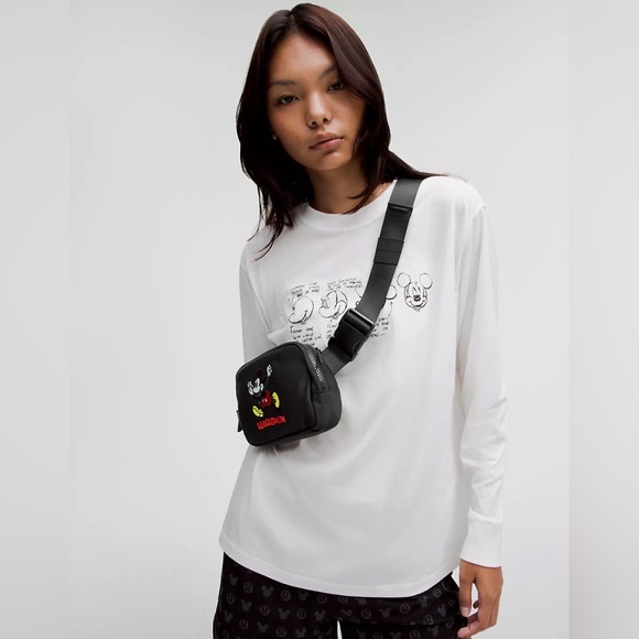 NWT Disney x Lululemon Everywhere Belt Bag 1L Mickey in Motion Graphic - Picture 2 of 8